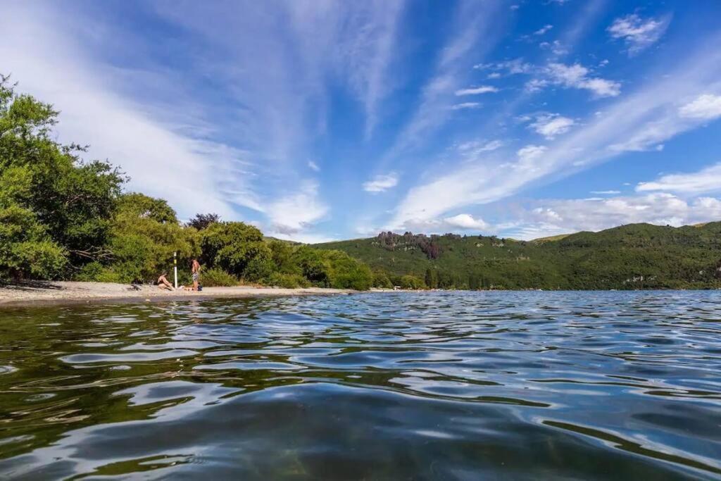 Апартаменты The Fantail Couples Retreat Kinloch Экстерьер фото
