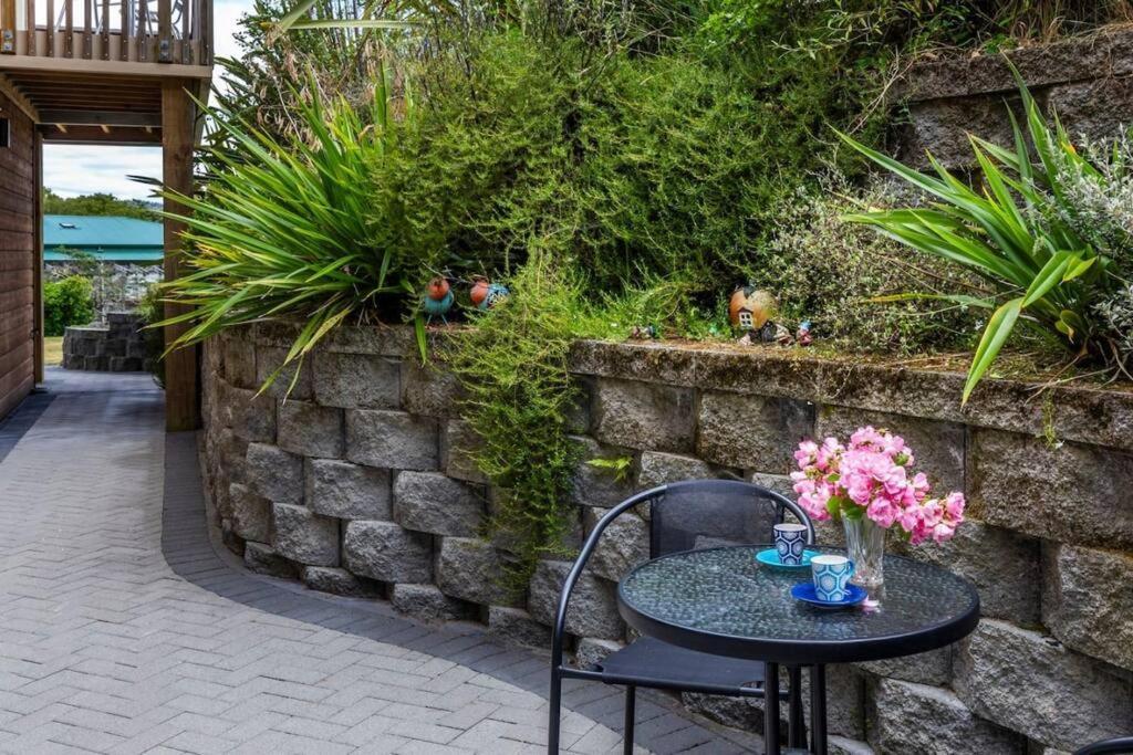 Апартаменты The Fantail Couples Retreat Kinloch Экстерьер фото